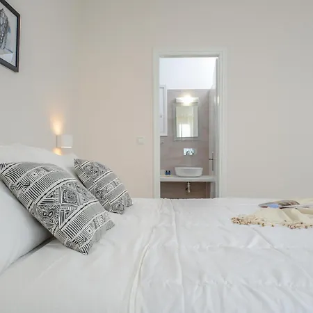 Golden Sand Apartment *